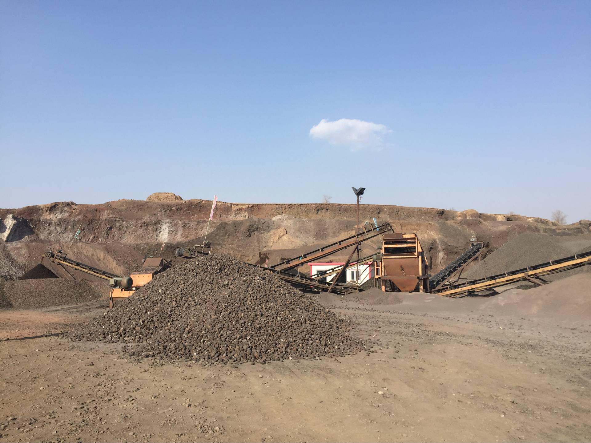 承洁火山岩滤料生产现场！